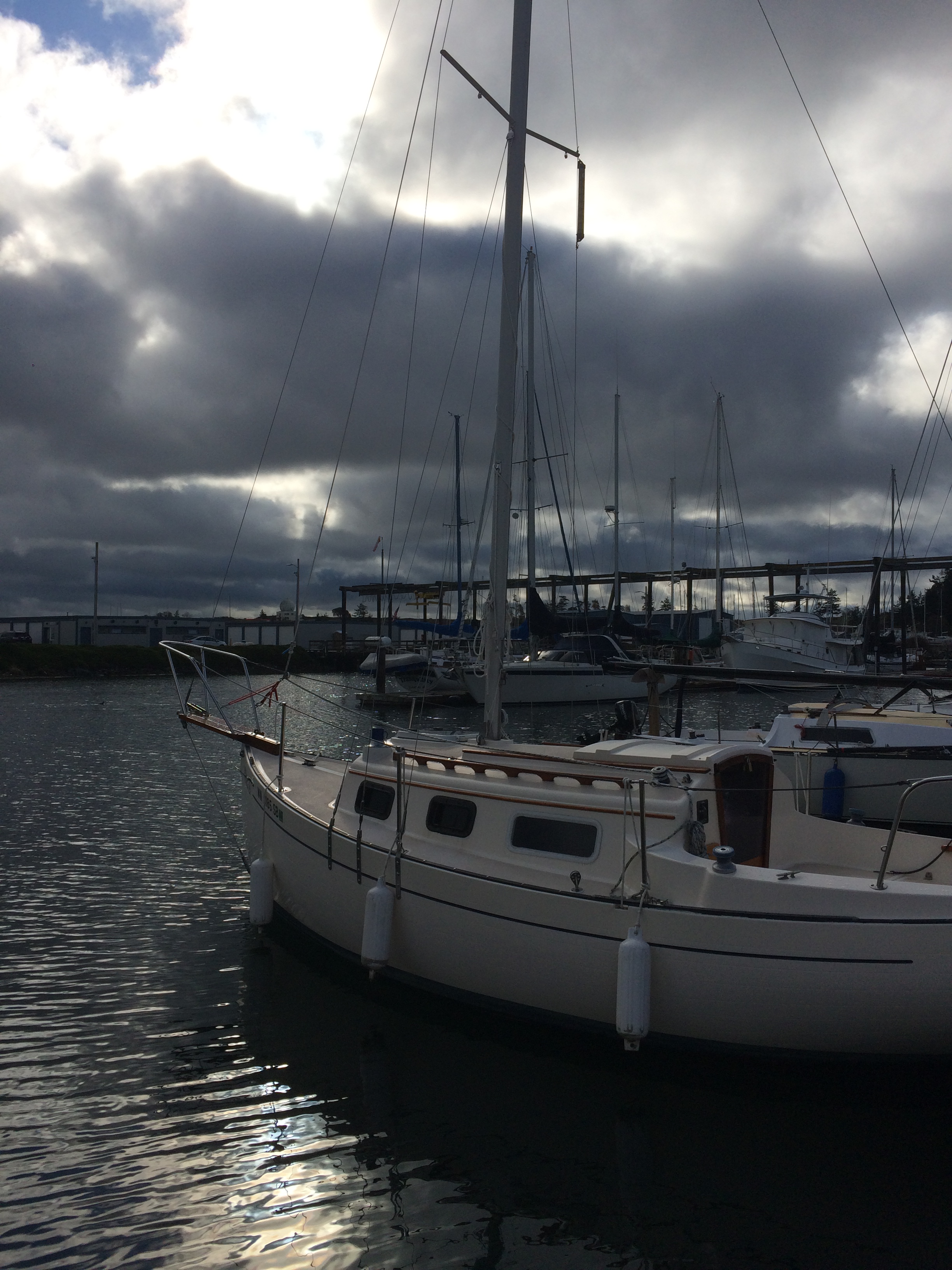 after-the-rain.org / Flicka 20 in the marina