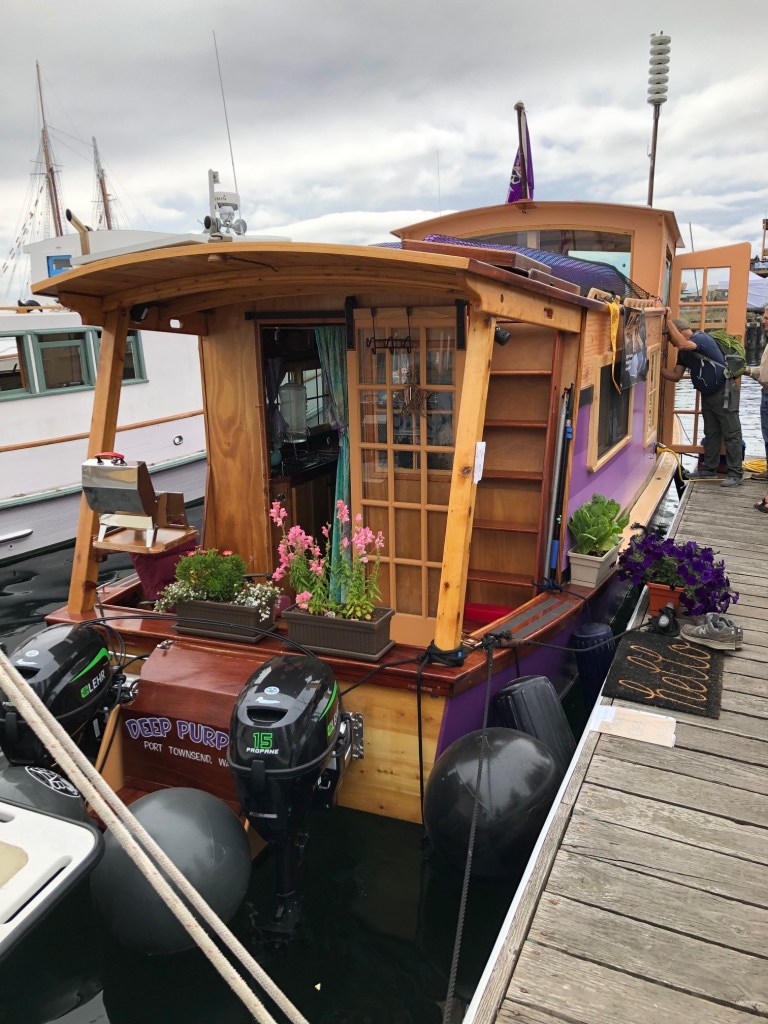 after-the-rain.org / Water Woody House Boat