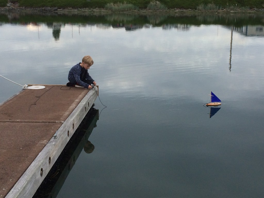 after-the-rain.org / Boy with toy boat