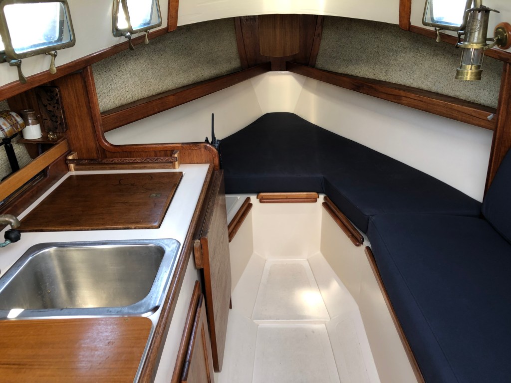 after-the-rain.org / Flicka 20 interior