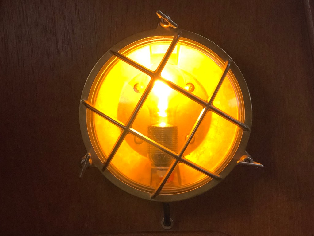 after-the-rain.org / Brass light