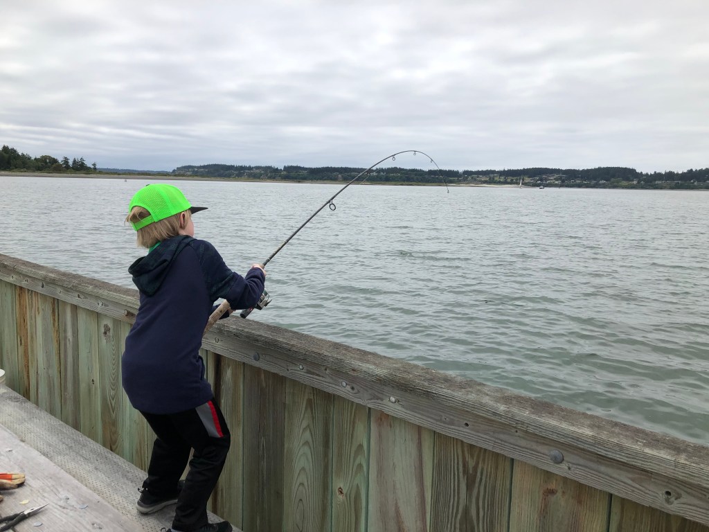 after-the-rain.org / Boy fighting fish