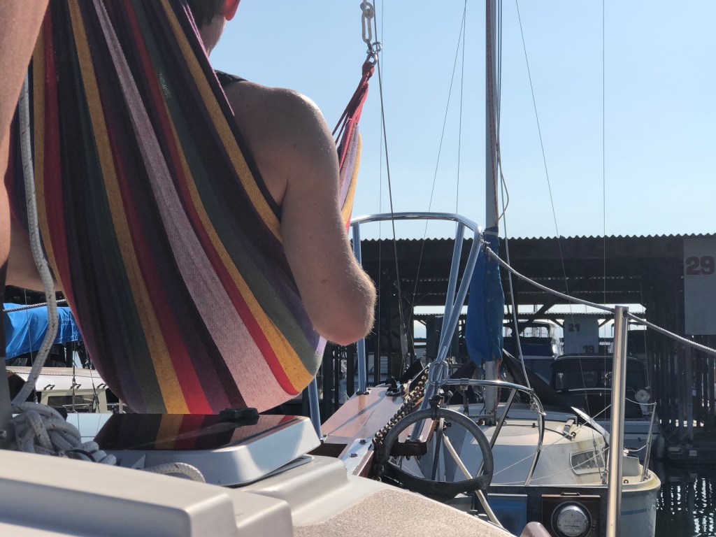 after-the-rain.org / Hammock on a boat