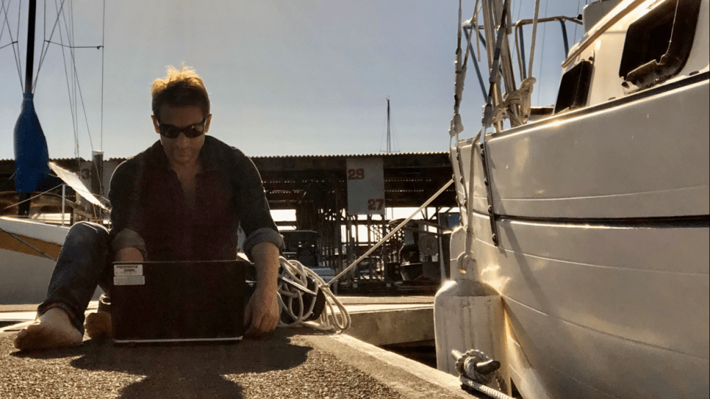 After-the-rain.org / Laptop and sailboat